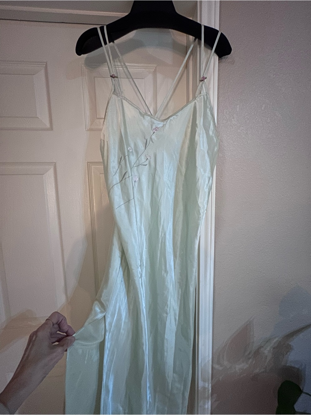 Beautiful Ladies nightgown, Size L - Picture 1 of 9